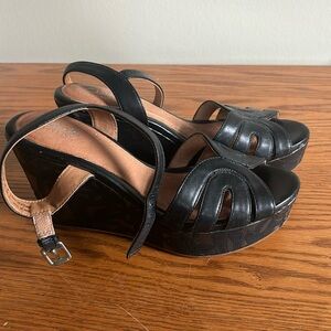 Ladies 7.5 Clarks Strappy Wedge Sandal